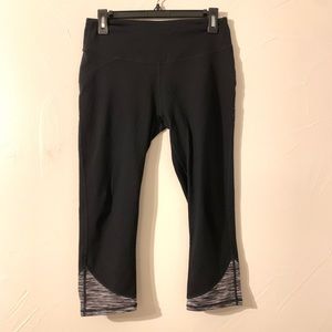 Fabletics black mid rise yoga 7/8 pant w/ detail